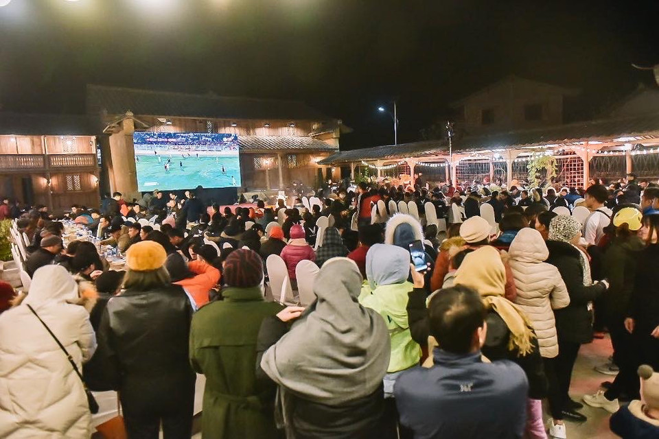 Tuy nhiên, thầy trò HLV Park Hang-seo đã làm được nhiều hơn thế khi đánh bại đội bóng xứ chùa tháp với tỷ số 4- 0 trong 1 trận cầu không thể ấn tượng hơn, từ đó tiến gần hơn tới mục tiêu huy chương Vàng SEA Games đầu tiên. (Ảnh: Đàm Thủy/Vietnam+)