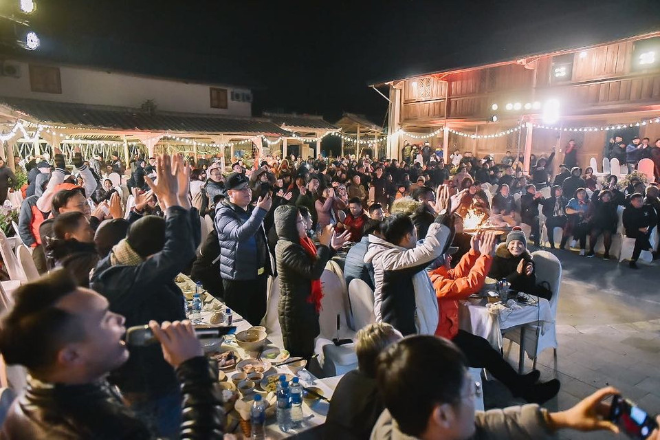 Bởi thế, dư âm của trận đấu sẽ còn vang mãi trong cộng đồng VinFaster khi họ đã được thăng hoa và thỏa khát khao chiến thắng với trái bóng tròn ở vùng đất thiêng liêng nơi địa đầu Tổ quốc. (Ảnh: Đàm Thủy/Vietnam+)