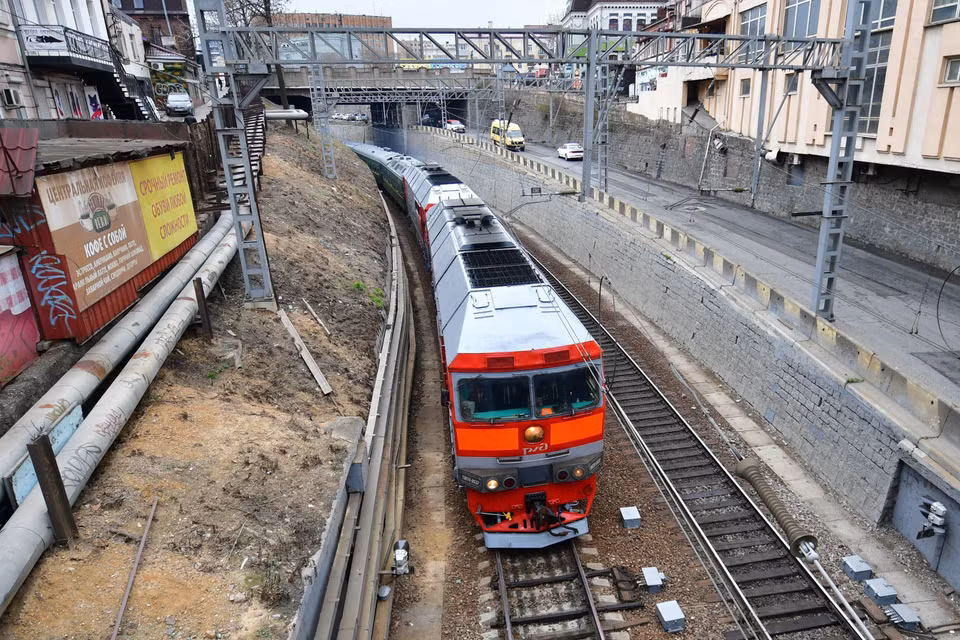 Đoàn tàu được cho là chở nhà lãnh đạo Triều Tiên Kim Jong-un tới nhà ga ở Vladivostok, Nga, ngày 24/4/2019. (Ảnh: AFP/ TTXVN)