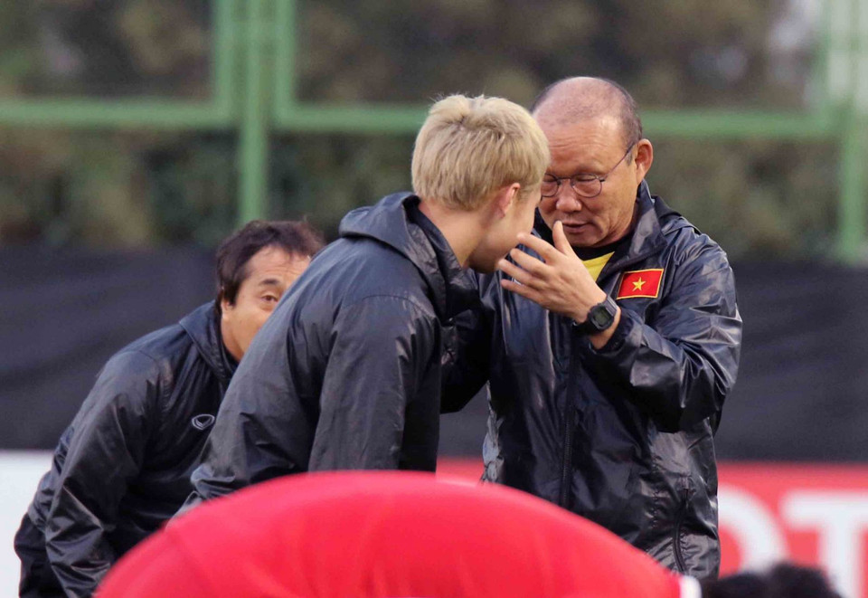 Giáo án mà ông Park Hang-seo đưa ra rất nhẹ nhàng, chủ yếu là các trò chơi vận động với trái bóng. (Nguồn: VFF)