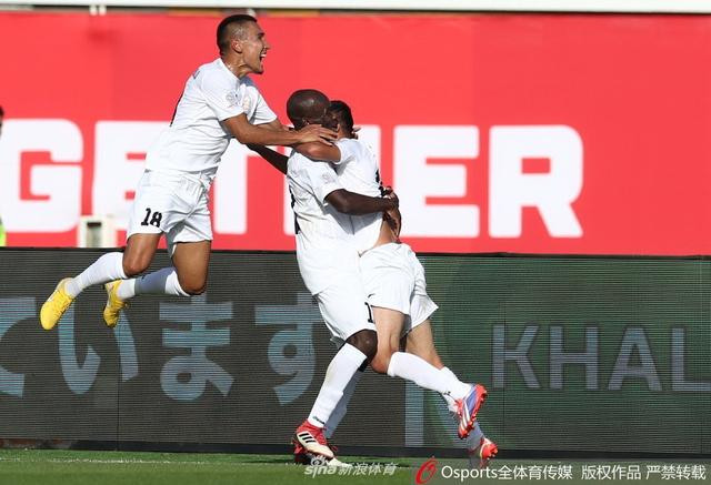 Niềm vui của các cầu thủ Kyrgyzstan. (Nguồn: sina.cn)