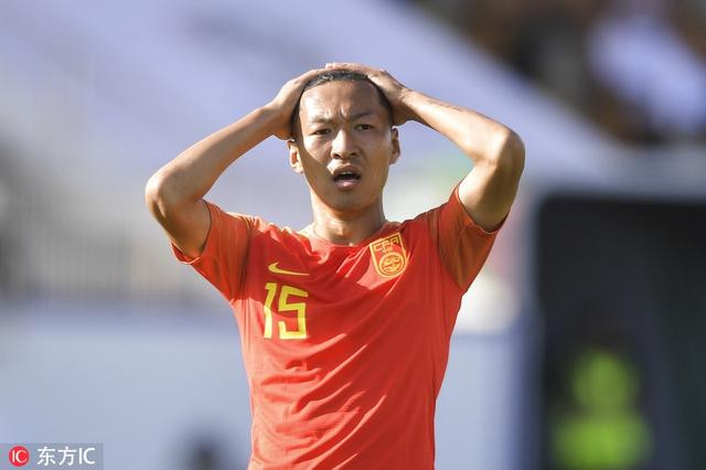 Vẻ lo lắng của cầu thủ Trung Quốc. (Nguồn: sina.cn)
