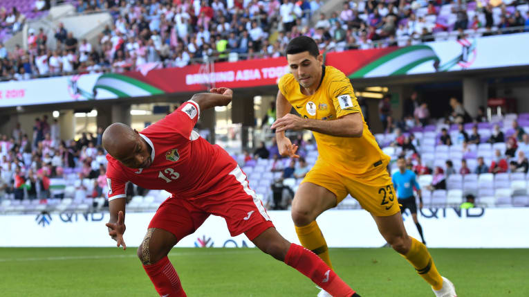 ...và tạo ra sức ép nhiều hơn. (Nguồn: AFC)