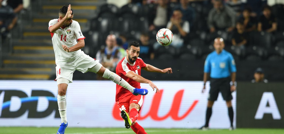Ở trận đấu cùng giờ, Palestine (áo đỏ) đã nhập cuộc với quyết tâm rất cao...(Nguồn: AFC)