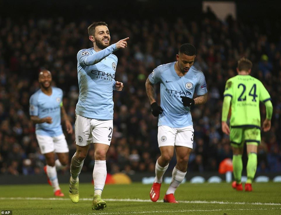 Niềm vui của Silva sau khi lập công.