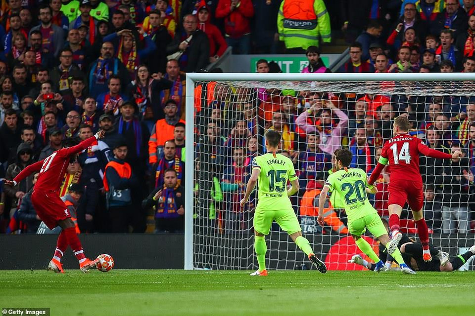 Divock Origi là người mở đầu cho màn ngược dòng kinh điển của Liverpool...