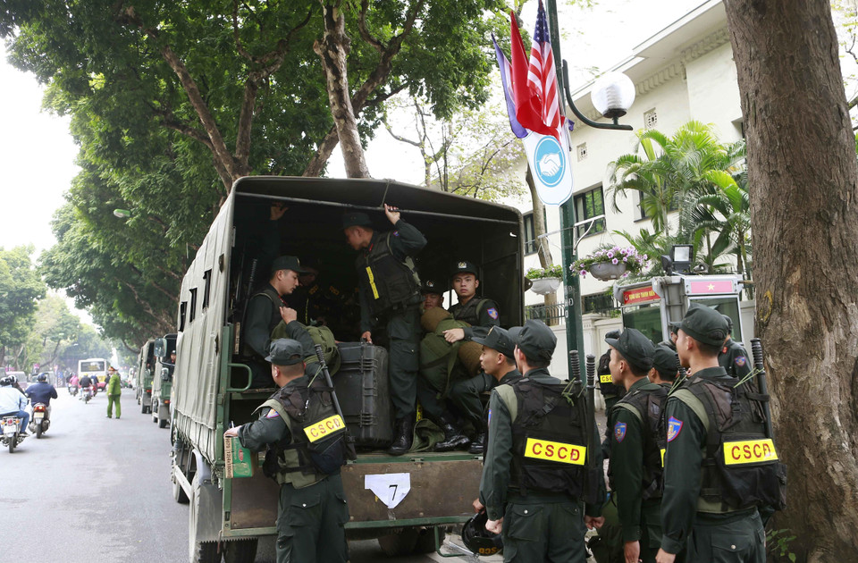 Lực lượng cảnh sát cơ động lên đường làm nhiệm vụ. (Ảnh: Doãn Tấn/TTXVN)