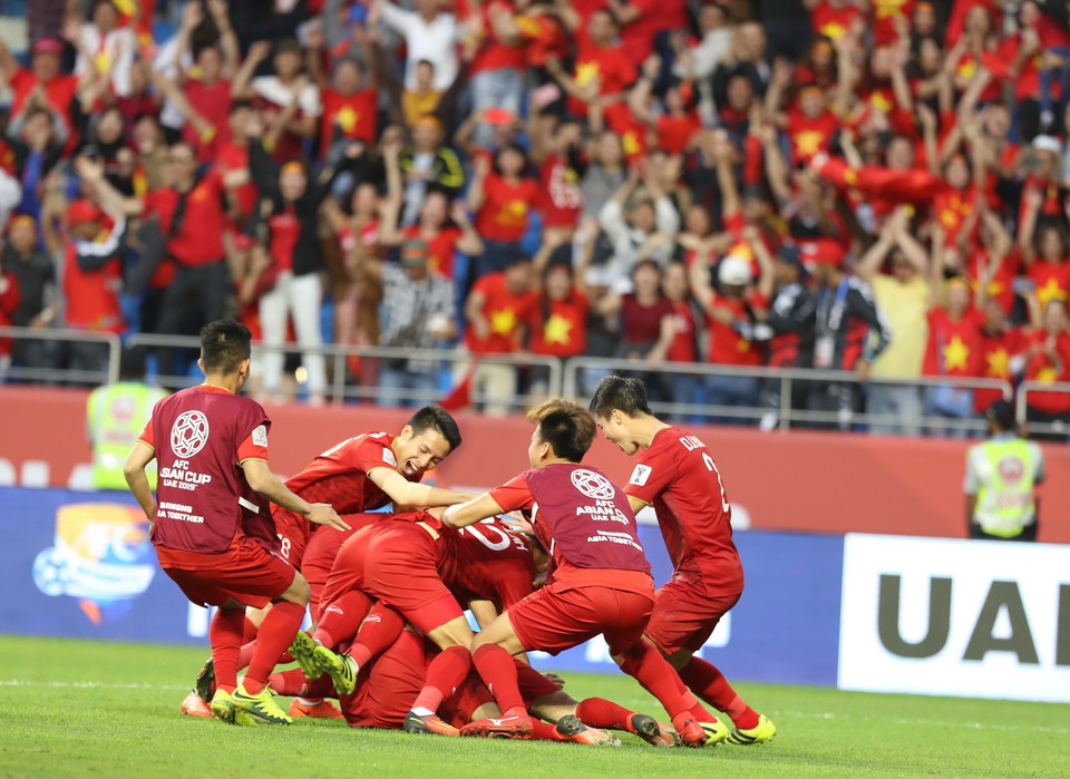 Đội tuyển Việt Nam đã ghi tên mình vào tứ kết Asian Cup 2019 sau khi có chiến thắng kịch tính trước Jordan - hòa 1-1 sau 120 phút và thắng 4-2 ở loạt sút luân lưu may rủi.