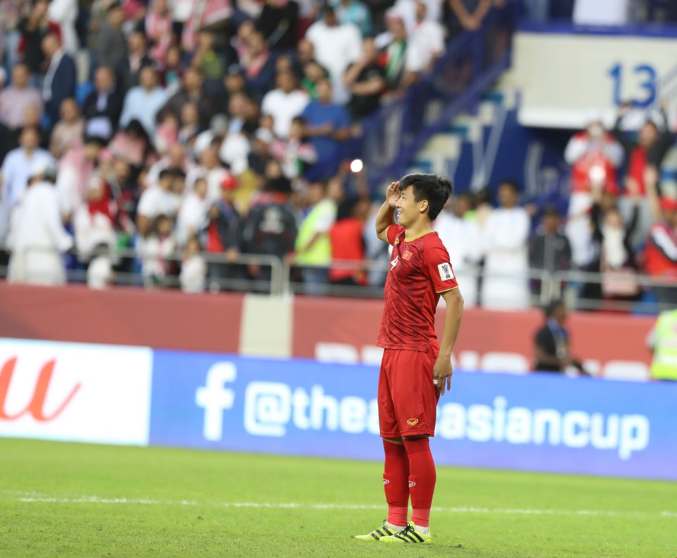 Bùi Tiến Dũng ăn mừng sau khi thực hiện thành công pha sút 11m quyết định. (Ảnh: Hoàng Linh/TTXVN)