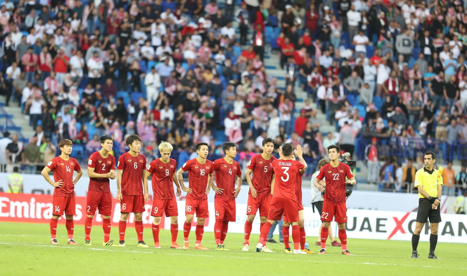 Ngọc Hải ăn mừng sau khi thực hiện thành công lượt sút đầu tiên. (Ảnh: Hoàng Linh/TTXVN)