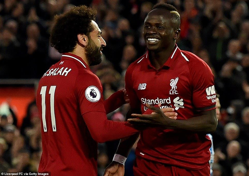 Salah ăn mừng cùng Mane...