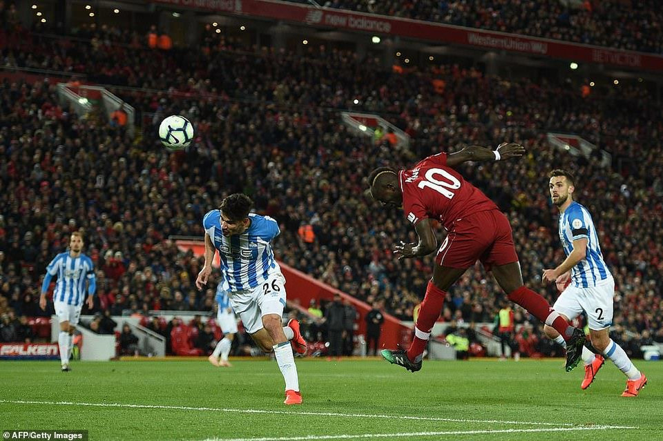 Phút 66, Mane có bàn thắng thứ 2 cho riêng mình và lại là một cú đánh đầu.