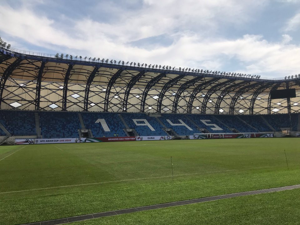 Tuy nhiên, do sân thi đấu Al Maktoum đang được bảo dưỡng để phục vụ trận đấu vòng 1/8 nên cả hai đội tuyển Việt Nam và Jordan đều không được tập tại sân này.