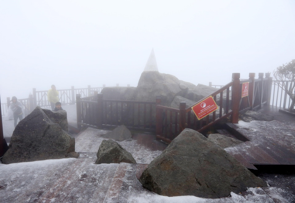 ...như vậy nhiệt độ tại núi Fansipan vào thời điểm đó vào khoảng 1-2 độ C. (Ảnh: Quốc Khánh/TTXVN)