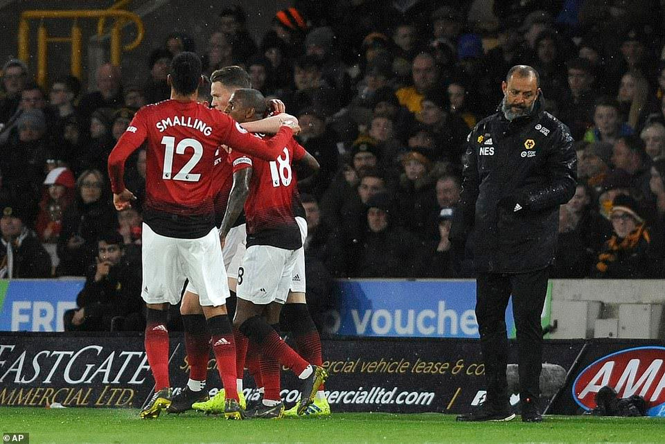 Niềm vui của các cầu thủ Manchester United sau bàn mở tỷ số.