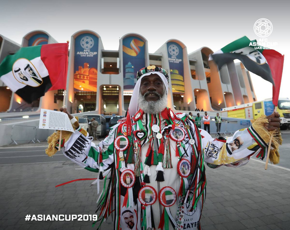 Cổ động viên của các độ tuyển tham dự đã mang đến UAE những sắc màu riêng biệt để tạo nên không khí sôi động tại vòng chung kết Asian Cup 2019.