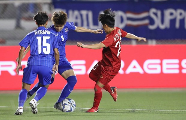 Điều đó buộc ban huấn luyện Thái Lan phải có sự điều chỉnh khi Taneekarn Dangda được tung vào sân và thay đổ này giúp họ phần nào giành lại thế trận. (Ảnh: Vietnam+)