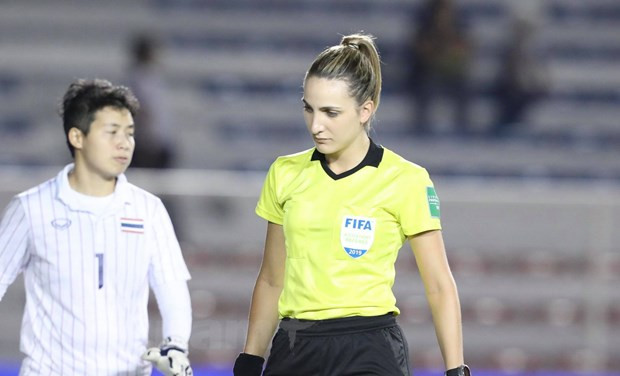 Đầu hiệp 2, Taneekarn Dangda đã đưa bóng vào lưới nhưng trọng tài Joanna Charaktis đã xác định cầu thủ này rơi vào thế việt vị. (Ảnh: Vietnam+)