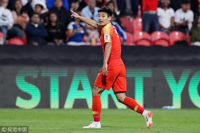 Bàn thắng mở tỷ số của Trung Quốc thuộc về Wu Lei. (Nguồn: Sina)
