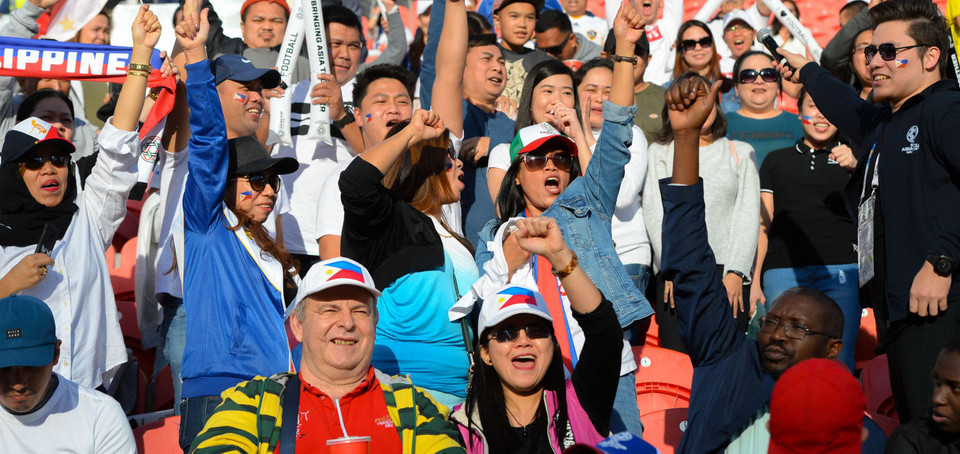 ...và người hâm mộ Philippines không có lý do gì để mà buồn dù đội nhà thất bại. (Nguồn: AFC)