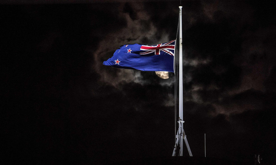 New Zealand treo cờ rủ tưởng niệm các nạn nhân vụ xả súng (Nguồn: AFP/Getty)
