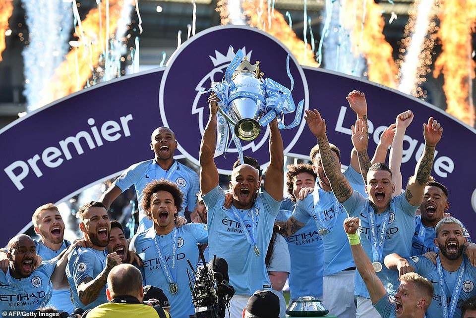 Manchester Ciy của Pep Guardiola đã bước lên ngôi vương Premier League hoàn toàn xứng đáng sau khi đã giành đến 98 điểm ở mùa giải 2018-19.