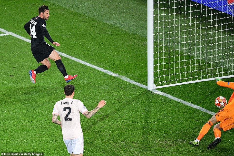 10 phút sau, Juan Bernat đưa trận lượt về trở lại thế cân bằng...