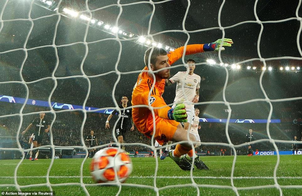 ...với pha đệm bóng cận thành thành bàn sau đường căng ngang của Mbappe.