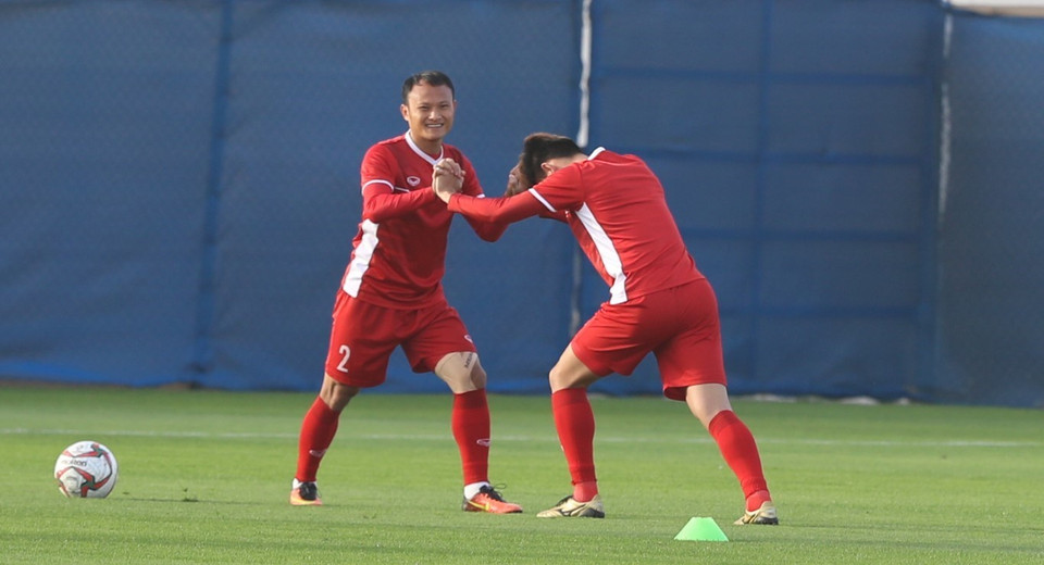 Trọng Hoàng tươi cười trên sân tập. (Ảnh: Hoàng Linh/TTXVN)