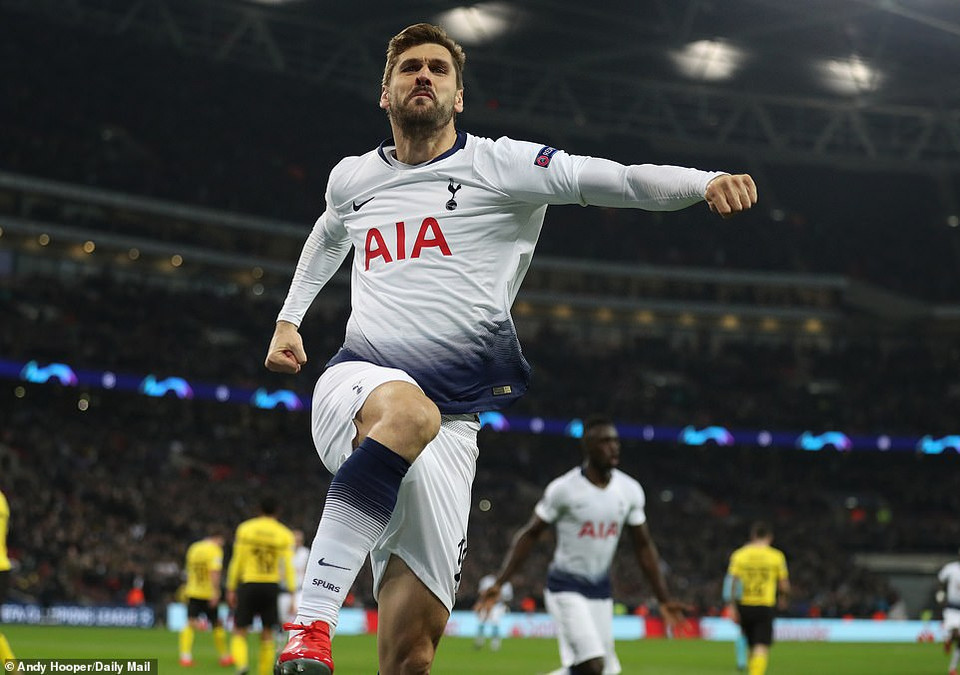 ...Fernando Llorente ghi bàn ấn định chiến thắng đậm 3-0 cho Tottenham.