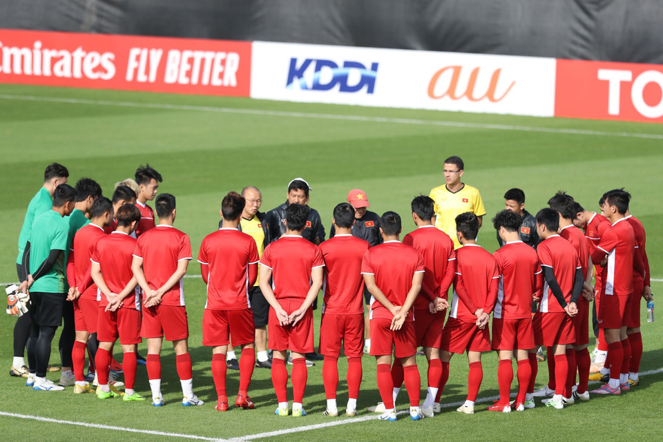 Chiều ngày 10/1, đội tuyển Việt Nam đã có buổi tập trên sân Sultan Bin Zayed Nahyan ở thành phố Abu Dhabi (UAE) để chuẩn bị cho trận gặp Iran tại Asian Cup 2019 vào ngày 12/1. 