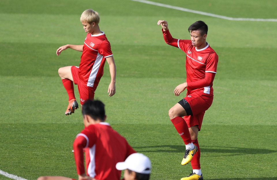 Văn Toàn và Quế Ngọc Hải. (Ảnh: Hoàng Linh/TTXVN)