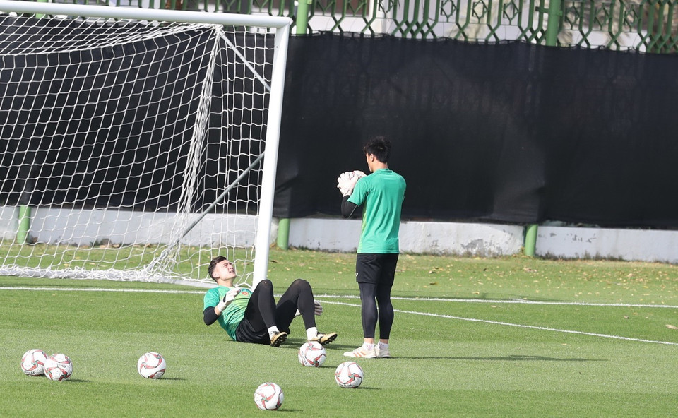 Thủ môn Đặng Văn Lâm được tập luyện rất kỹ. Ảnh: Hoàng Linh/TTXVN)