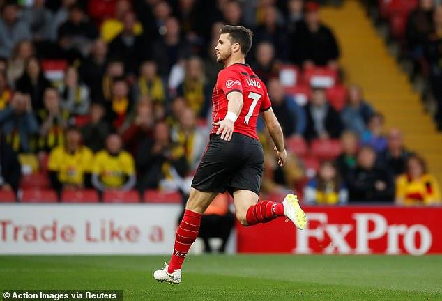 Với bàn thắng ở giây thứ 8, Shane Long của Southampton đã ghi tên mình vào lịch sử khi trở thành cầu thủ ghi bàn thắng nhanh nhất trong một trận đấu tại Premier League.