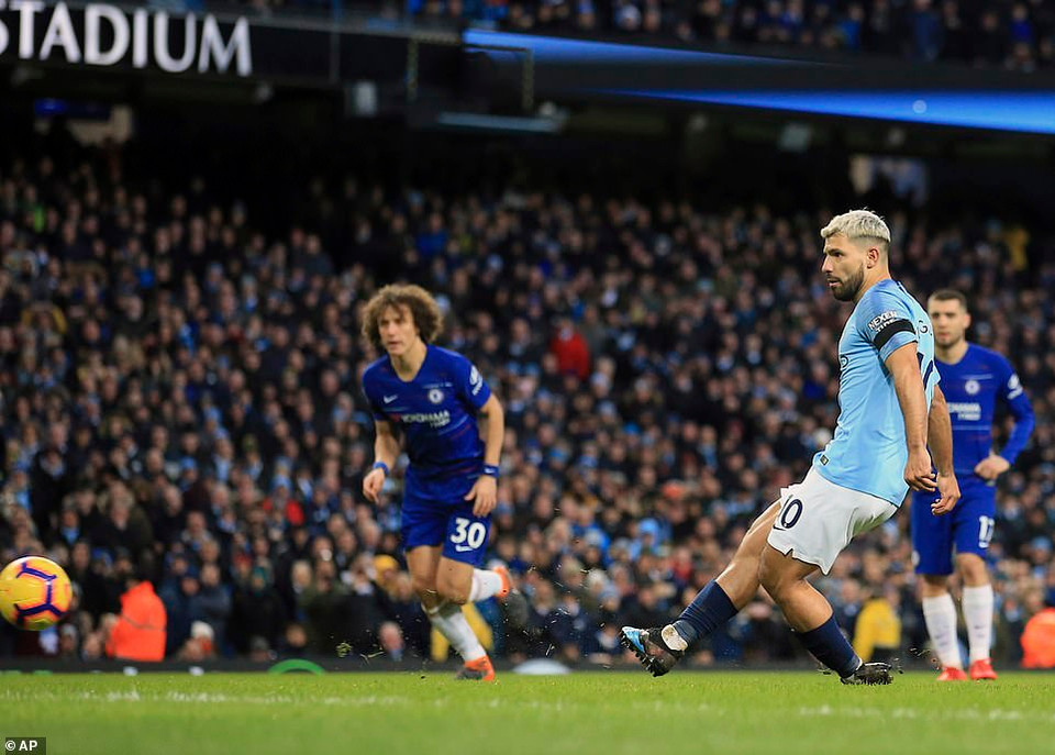 Khi mà họ phải nhận thêm bàn thua thứ 5 ở phút 56 sau pha sút phạt 11m thành công của Aguero.