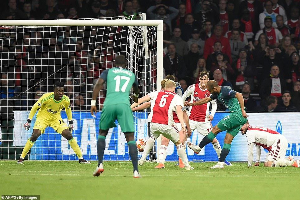 Loucas Moura đã tận dụng rất tốt những cơ hội ngon ăn trước khung thành của Ajax...