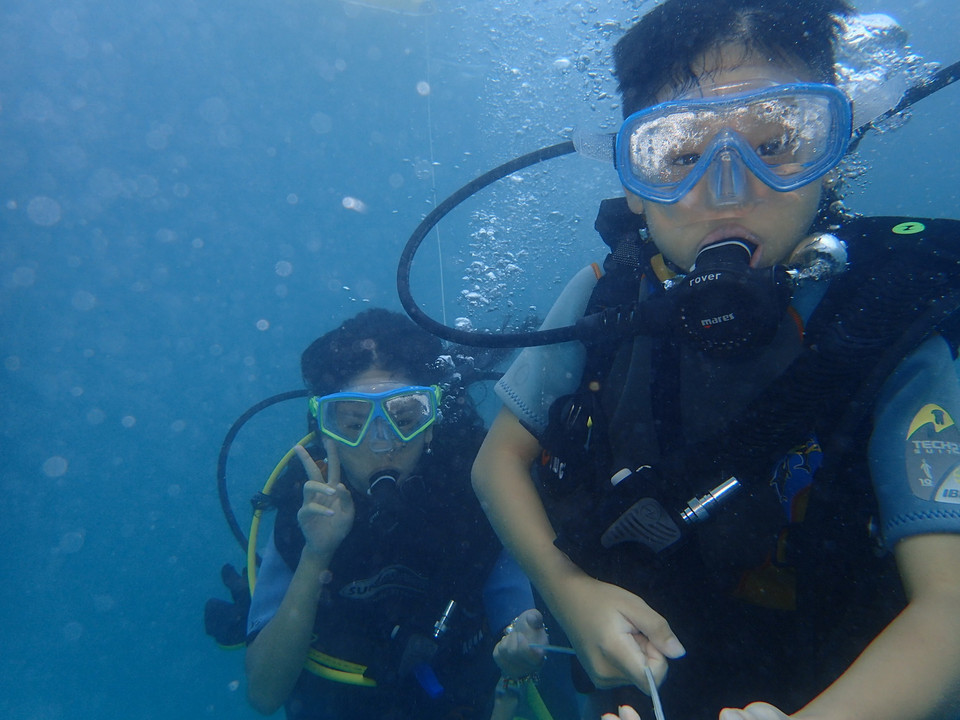 Những thợ lặn nhí cùng khám phá đáy đại dương (Ảnh: CTV)