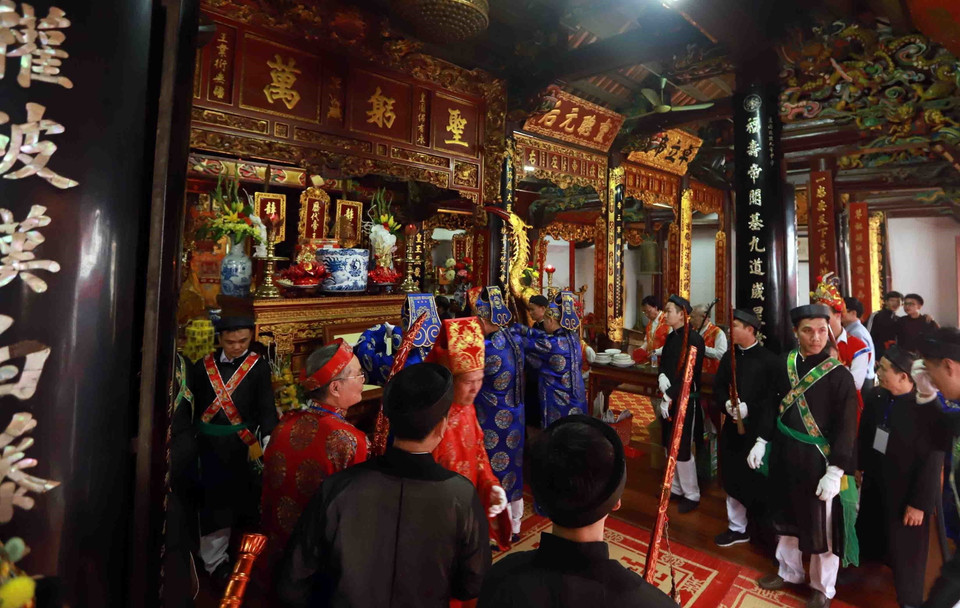 Nghi lễ tại đình Đại làng Triều Khúc. (Ảnh: Hoàng Hùng/TTXVN)