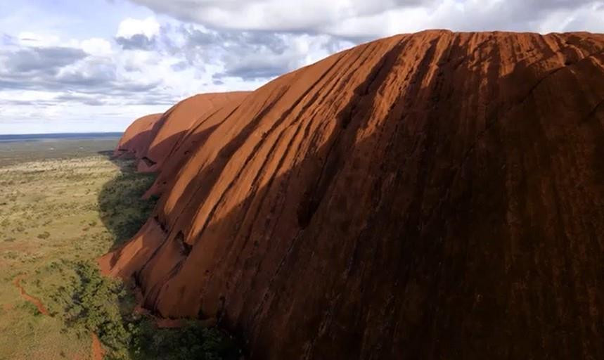 Núi Uluru ở vùng lãnh thổ Bắc Australia. (Nguồn: Reuters)