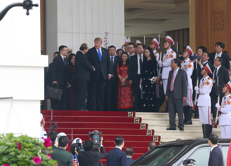 Trưa 27/2, tại Trụ sở Chính phủ, Tổng thống Mỹ Donald Trump về khách sạn sau bữa ăn trưa cùng Thủ tướng Nguyễn Xuân Phúc, nhân dịp sang Việt Nam dự Hội nghị thượng đỉnh Mỹ-Triều Tiên lần thứ hai. (Ảnh: Doãn Tấn/TTXVN)