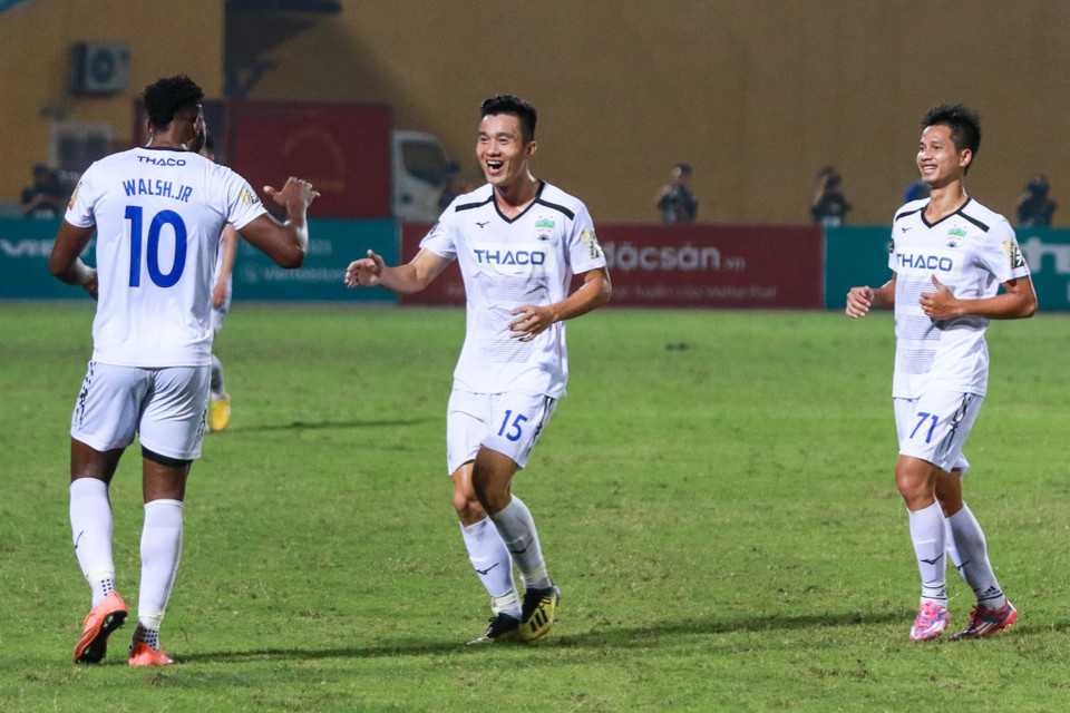 Trong khi đó, Viettel dồn lên tìm kiếm bàn thắng gỡ hòa nhưng bế tắc và đã trả giá đắt, khi để cho Chevaughn Walsh hai lần lập công từ những tình huống phản công ở cuối trận.