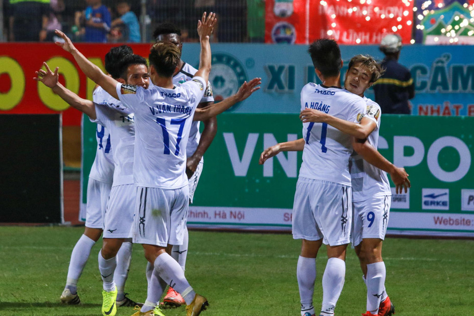 Ngay khi vào sân, Văn Thanh đã không làm huấn luyện viên thất vọng khi ghi bàn mở tỷ số sau một tình huống dứt điểm kỹ thuật. 