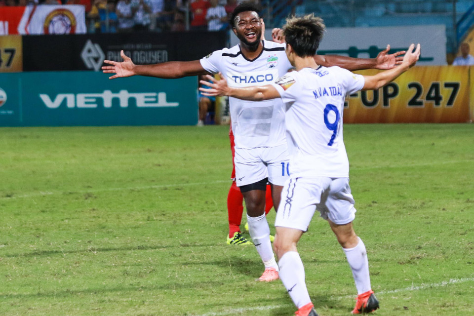 Văn Toàn nhận giải cầu thủ xuất sắc nhất trận đấu, trong khi Chevaughn Walsh vươn lên ngôi đầu bảng xếp hạng Vua phá lưới V-League 2019 với 7 bàn thắng. 