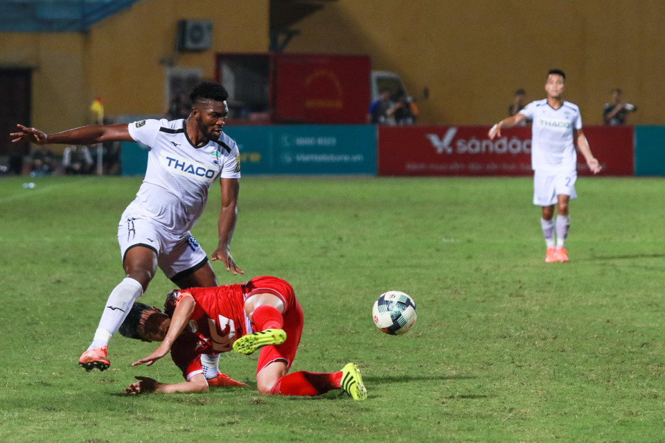 Bàn thắng của Văn Thanh giúp Hoàng Anh Gia Lai dễ chơi hơn với sự tự tin được đẩy lên cao... 