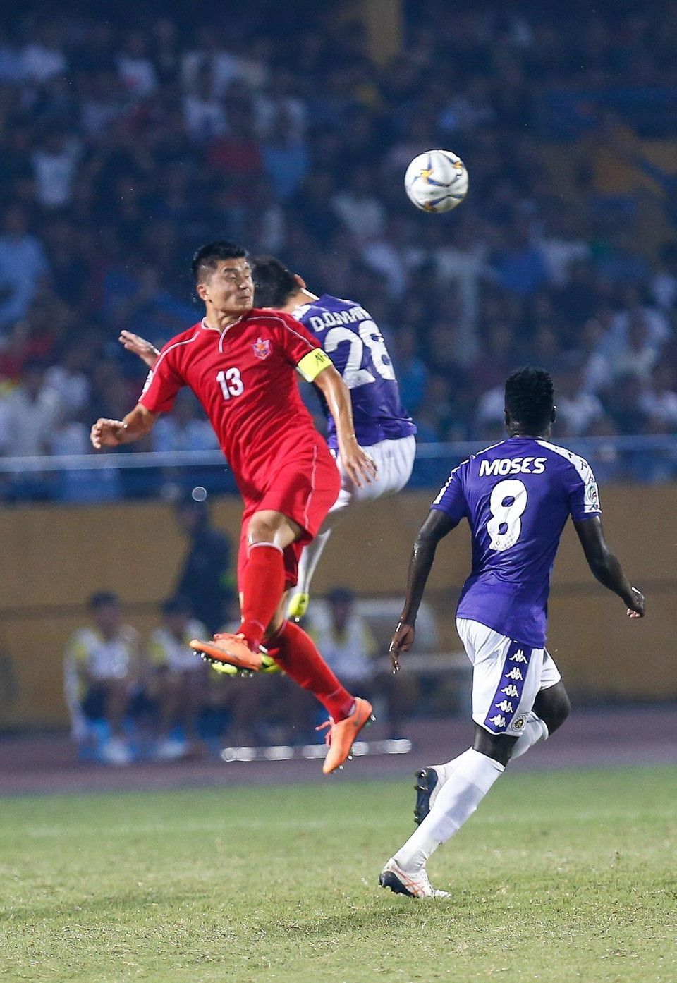 Sau khi có 2 bàn thắng, Hà Nội FC thi đấu hưng phấn hơn và tạo ra nhiều cơ hội hơn... (Ảnh: Trọng Đạt/TTXVN)