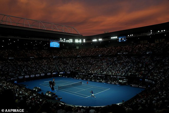 Khán giả đã đến kín sân Rod Laver Arena để chứng kiến trận đấu này.