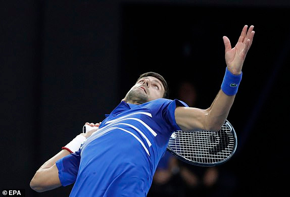 ...trước một Djokovic quá mạnh mẽ.