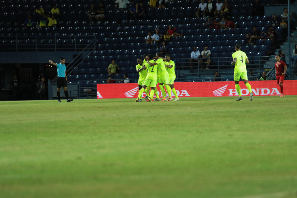 ...nhưng bất ngờ phải nhận bàn thua sau cú sút xa của Carolina.