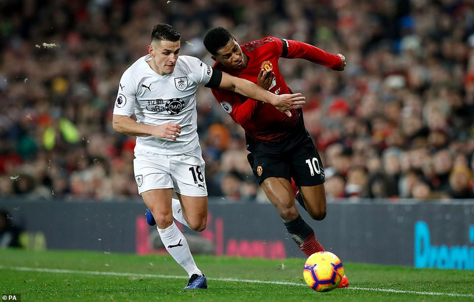 Để cho đối thủ dẫn 2 bàn, Quỷ đỏ đã thi đấu rất nỗ lực...