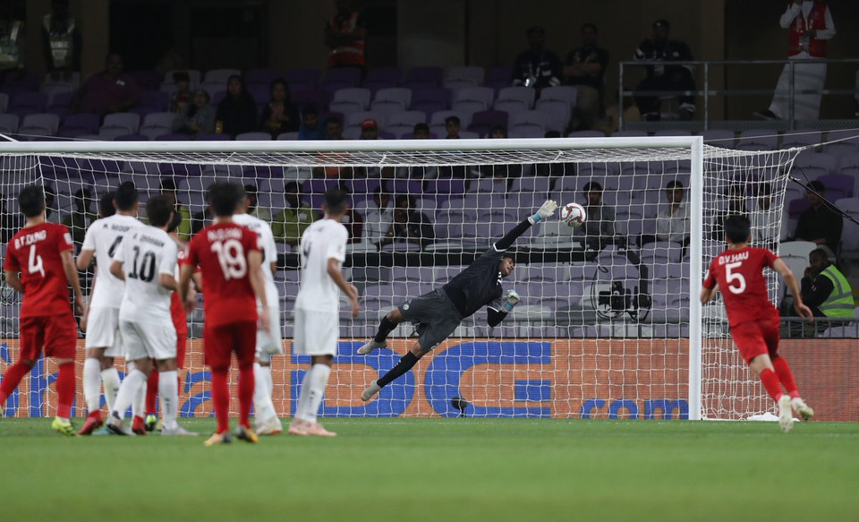 ...đưa bóng đi thẳng vào lưới Yemen. (Nguồn: afcasiancup)